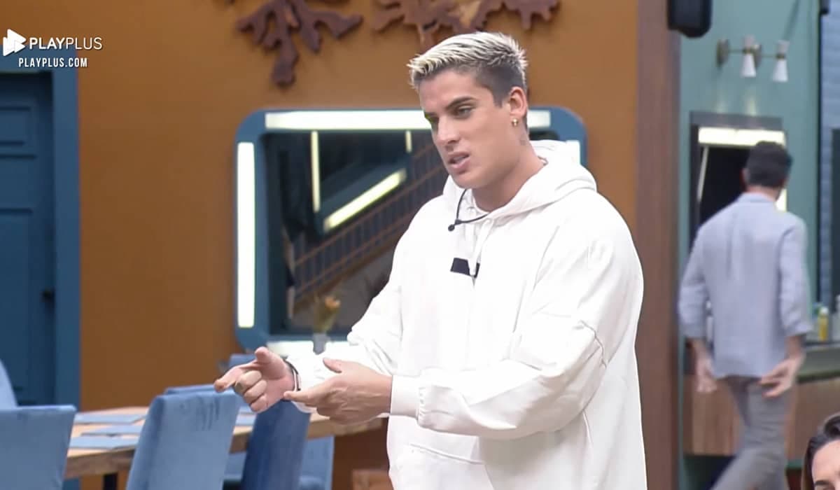 A Fazenda 14: Tiago surta com tarefa simples da casa