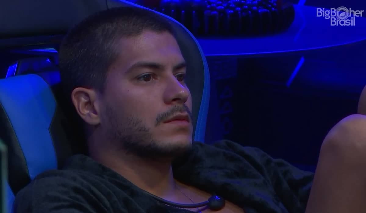 Silêncio dos brothers faz Arthur traçar nova estratégia no BBB 22