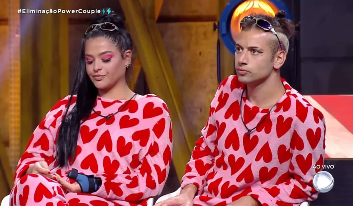Cartolouco surta após eliminação e quebra cenário do Power Couple